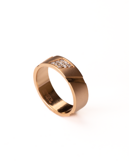 GOLOID Sleek Modern Diamond Ring